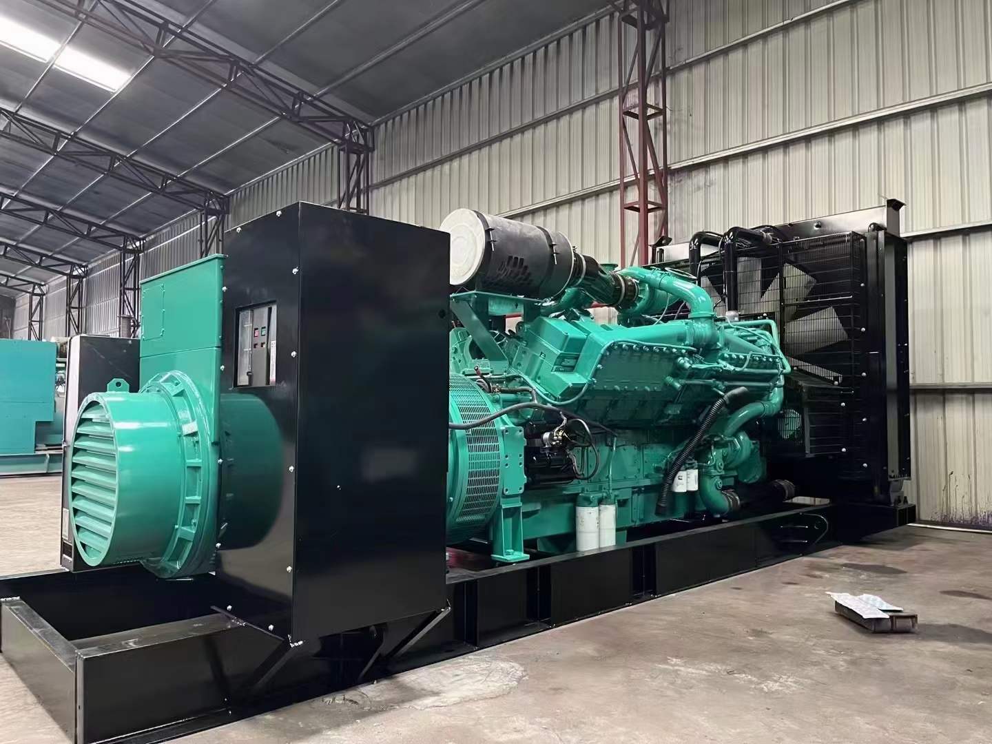 班玛如何降低 800kW 柴油发电机输出电流的波动？