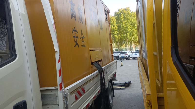 班玛如何判断柴油发电机组和UPS电源的切换时间是否符合要求？