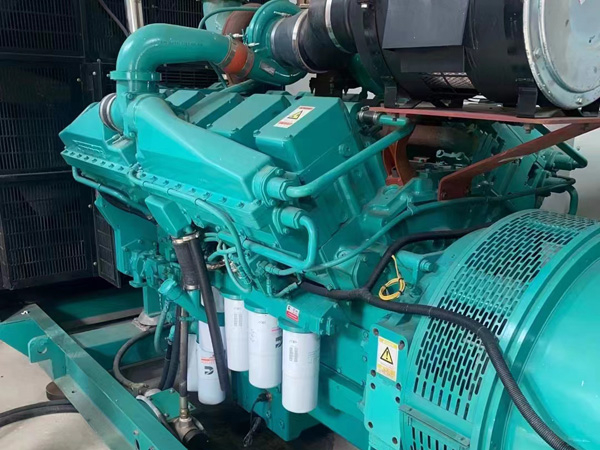 班玛更换100kW柴油发电机组机油时，需要注意哪些事项？