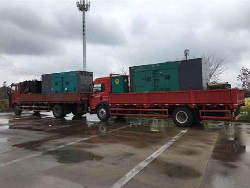 班玛涂抹密封胶后，需要等待多长时间才能安装水冷式机油散热器密封件？